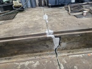 Liikunasauma betonilattian korjaus